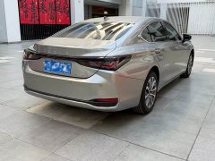 Lexus ES 200 Premium Edition - ფოტო 4