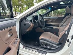Lexus ES 200 Premium Edition - ფოტო 4