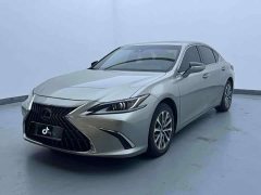 Lexus ES 200 Excellence Edition - ფოტო 1