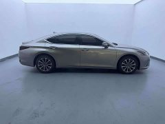 Lexus ES 200 Excellence Edition - ფოტო 12