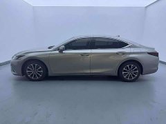 Lexus ES 200 Excellence Edition - ფოტო 13