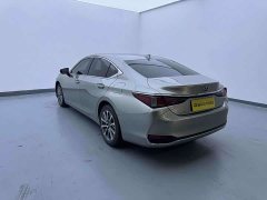 Lexus ES 200 Excellence Edition - ფოტო 15