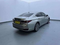 Lexus ES 200 Excellence Edition - ფოტო 16