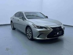 Lexus ES 200 Excellence Edition - ფოტო 3