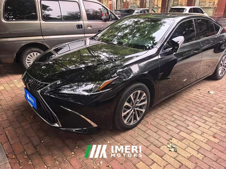 Lexus ES 2022 300h Excellence Edition - ავტომობილი ჩინეთიდან