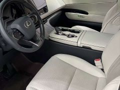 Lexus LM 2023 500h Six-Seat Premium Edition - ფოტო 8