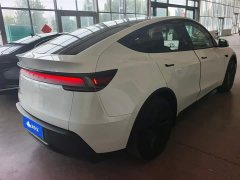 Tesla Model Y Rear-Wheel Drive - ფოტო 3