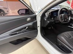 Hyundai Elantra 2022 1.5L CVT 20th Anniversary Edition - ფოტო 8