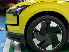 Volvo EX30 2025 Rear-Wheel Drive Extended Range Ultra - ფოტო 5