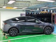 Tesla Model Y Rear-Wheel Drive - ფოტო 5