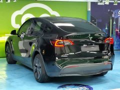 Tesla Model Y Rear-Wheel Drive - ფოტო 16