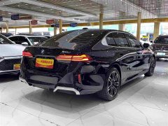 BMW 5 Series 530Li Premier M Sport Package - ფოტო 4