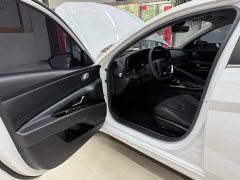 Hyundai Elantra 1.5L CVT Luxury - ფოტო 8