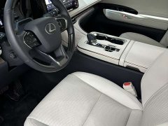 Lexus LM 2023 500h Six-Seat Premium Edition - ფოტო 8