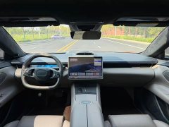 Lynk & Co Z10 95kWh 702km AWD Halo - ფოტო 5