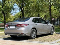 Toyota Camry Hybrid Luxury - ფოტო 17