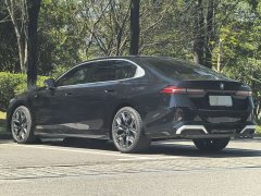 BMW 5 Series 530Li Luxury M Sport Package - ფოტო 11