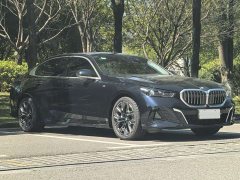BMW 5 Series 530Li Luxury M Sport Package - ფოტო 3