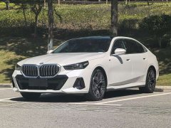 BMW 5 Series 530Li Luxury M Sport Package - ფოტო 1