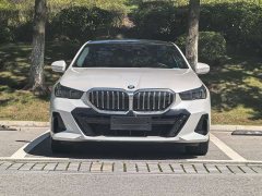 BMW 5 Series 530Li Luxury M Sport Package - ფოტო 2