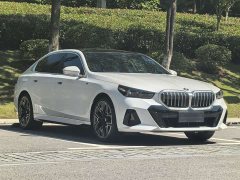 BMW 5 Series 530Li Luxury M Sport Package - ფოტო 3