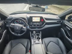 Toyota Crown Venza 2021 2.5L HEV AWD Luxury - ფოტო 9