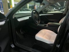 Tesla Model Y Long Range All-Wheel Drive - ფოტო 3