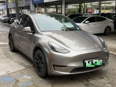 Tesla Model Y Rear-Wheel Drive - ფოტო 3
