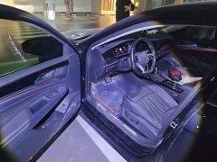 Volkswagen Passat 330TSI Luxury - ფოტო 12