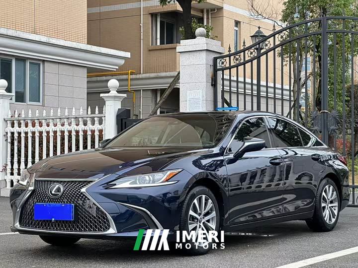 Lexus ES 200 Premium Edition