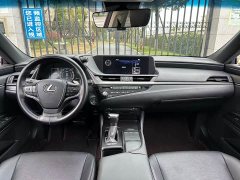 Lexus ES 200 Premium Edition - ფოტო 5