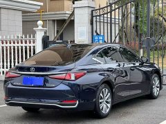 Lexus ES 200 Premium Edition - ფოტო 8