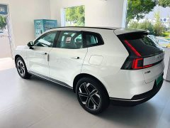 Volvo XC70 Plug-in Hybrid Two-Wheel Drive Long Range Core - ფოტო 4