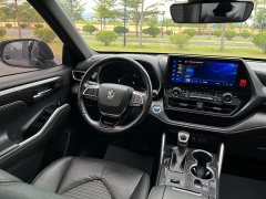 Toyota Crown Venza 2.5L HEV AWD Premium - ფოტო 10