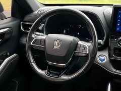 Toyota Crown Venza 2.5L HEV AWD Premium - ფოტო 11