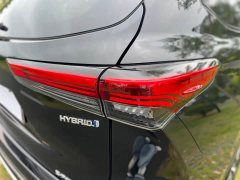 Toyota Crown Venza 2.5L HEV AWD Premium - ფოტო 13