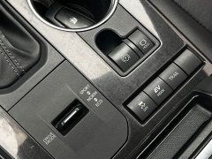 Toyota Crown Venza 2.5L HEV AWD Premium - ფოტო 19