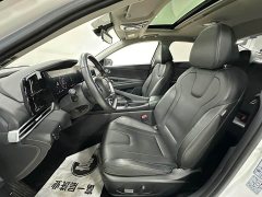 Hyundai Elantra 1.5L CVT Luxury - ფოტო 12