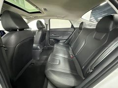 Hyundai Elantra 1.5L CVT Luxury - ფოტო 13