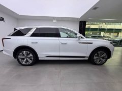 FAW Red Flag E-HS9 2022 690km Range Flagship Edition Six-Seater - ფოტო 11
