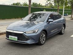 BYD Qin PLUS Glory Edition DM-i 55KM Leading - фото 1
