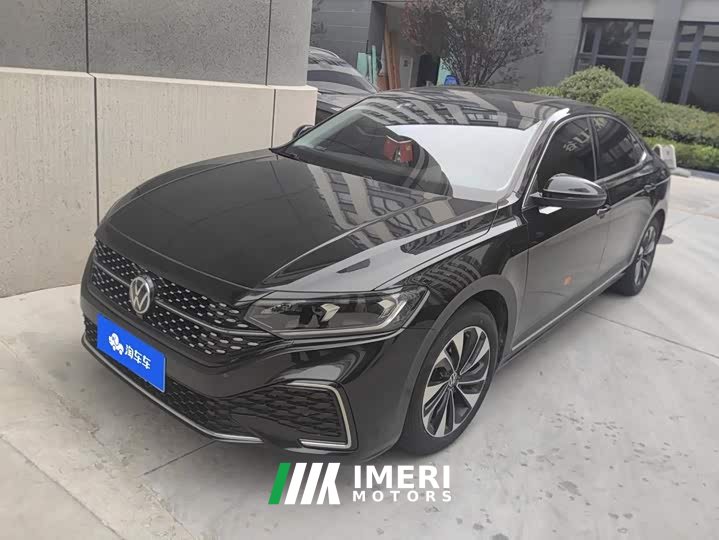 Volkswagen Passat 330TSI Starry Sky Elite