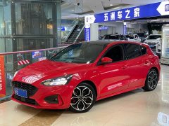 Ford Focus Hatchback EcoBoost 180 Automatic ST Line - ფოტო 1