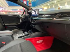 Ford Focus Hatchback EcoBoost 180 Automatic ST Line - ფოტო 4