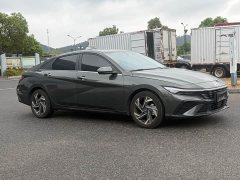Hyundai Elantra 2023 1.5L CVT Luxury - ფოტო 3