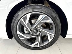 Hyundai Elantra 1.5L CVT Luxury - photo 10