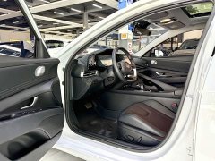 Hyundai Elantra 1.5L CVT Luxury - photo 13