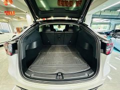 Tesla Model Y Standard Range RWD - ფოტო 15