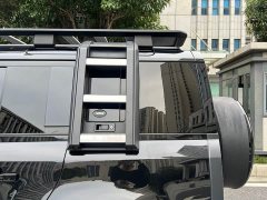 Land Rover Defender 110 P400 Dark Edition - ფოტო 12