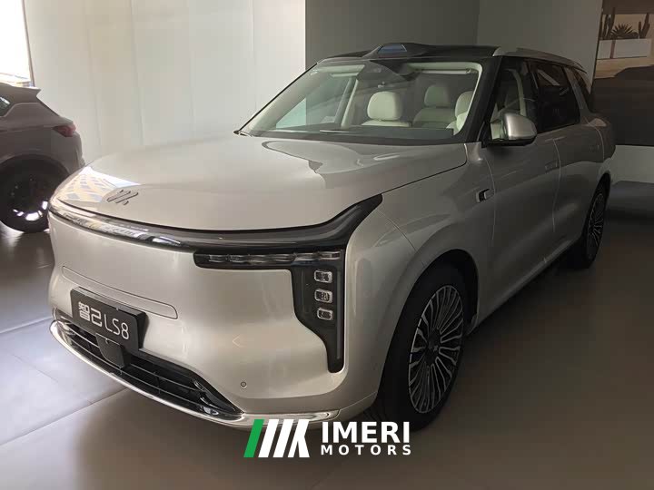 IM Motors Zhiji LS8 66 Ultra Luxury Six-Seater